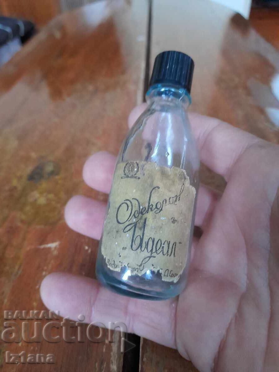 Ένα παλιό μπουκάλι κολόνια Ideal με τιμή 11.00 BGN | € 5.62 Ένα παλιό μπουκάλι κολόνια Ideal με τιμή 11.00 BGN | € 5.62