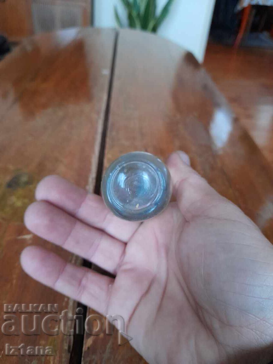 Παράδοση Ένα παλιό μπουκάλι κολόνια Ideal Παράδοση Ένα παλιό μπουκάλι κολόνια Ideal