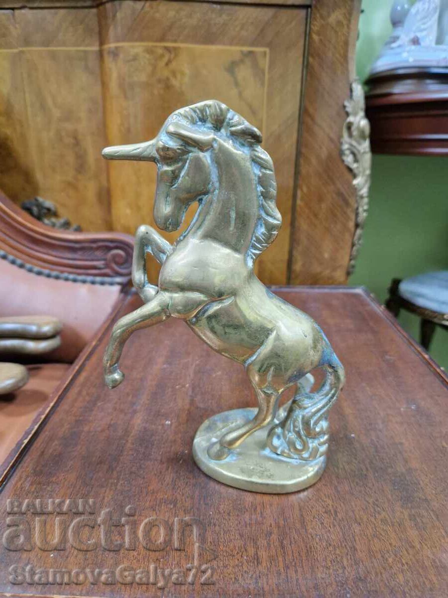 A beautiful antique collectible English bronze figurine with price 188.00 BGN | € 96.12 A beautiful antique collectible English bronze figurine with price 188.00 BGN | € 96.12