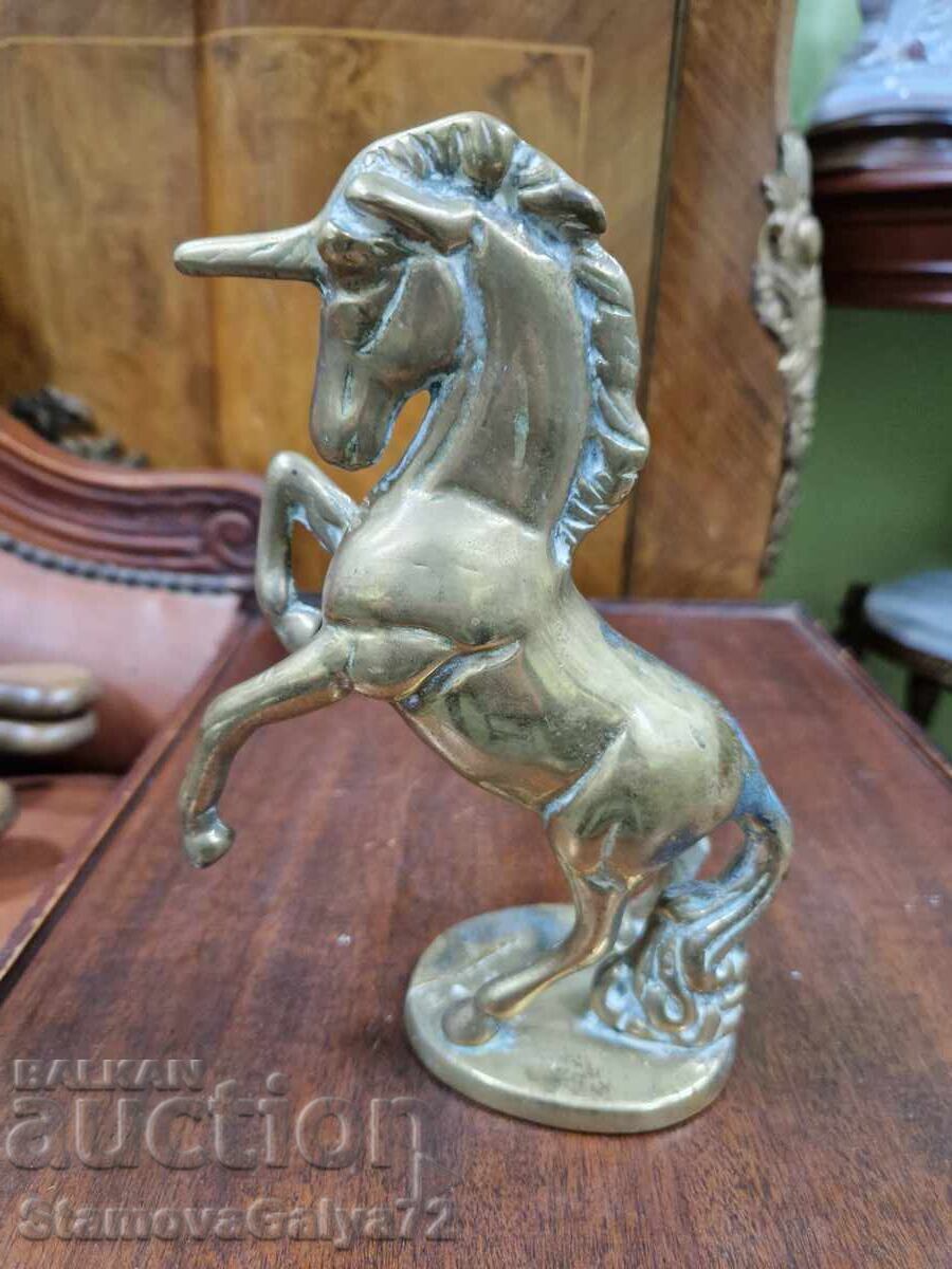 Auction A beautiful antique collectible English bronze figurine Auction A beautiful antique collectible English bronze figurine