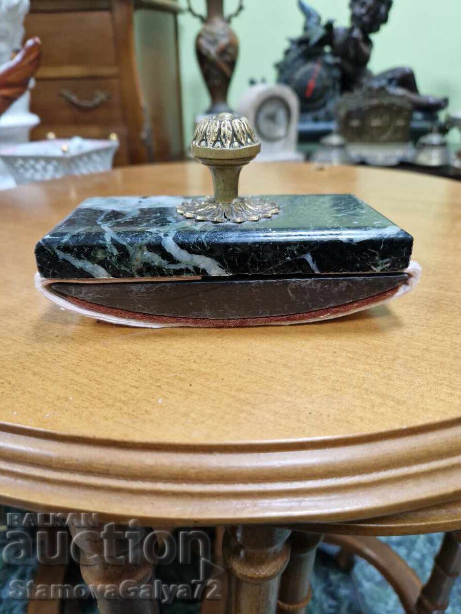 Licitație O chiuvetă minunată din bronz și marmură francez antic