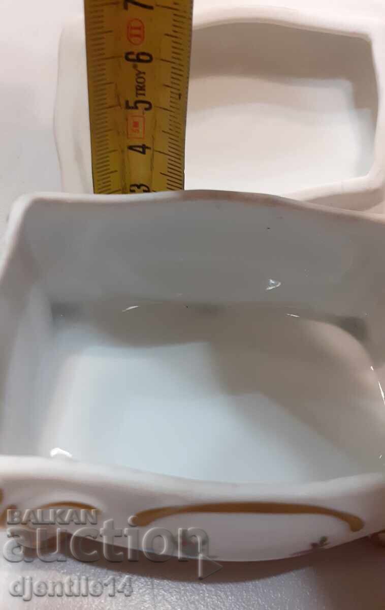 Auction Porcelain box Auction Porcelain box