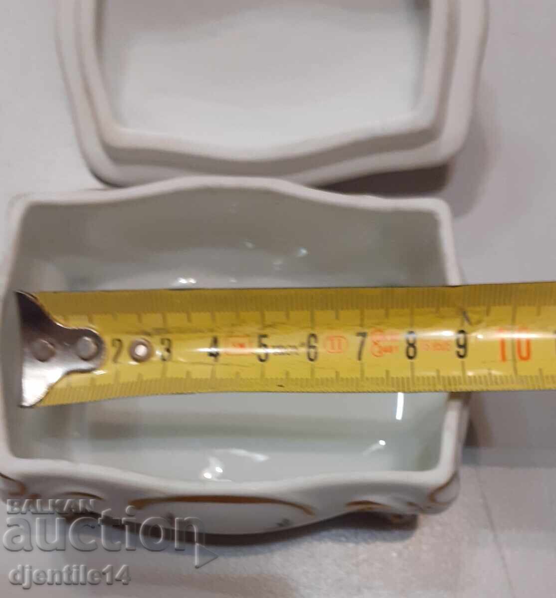 Delivery of Porcelain box Delivery of Porcelain box