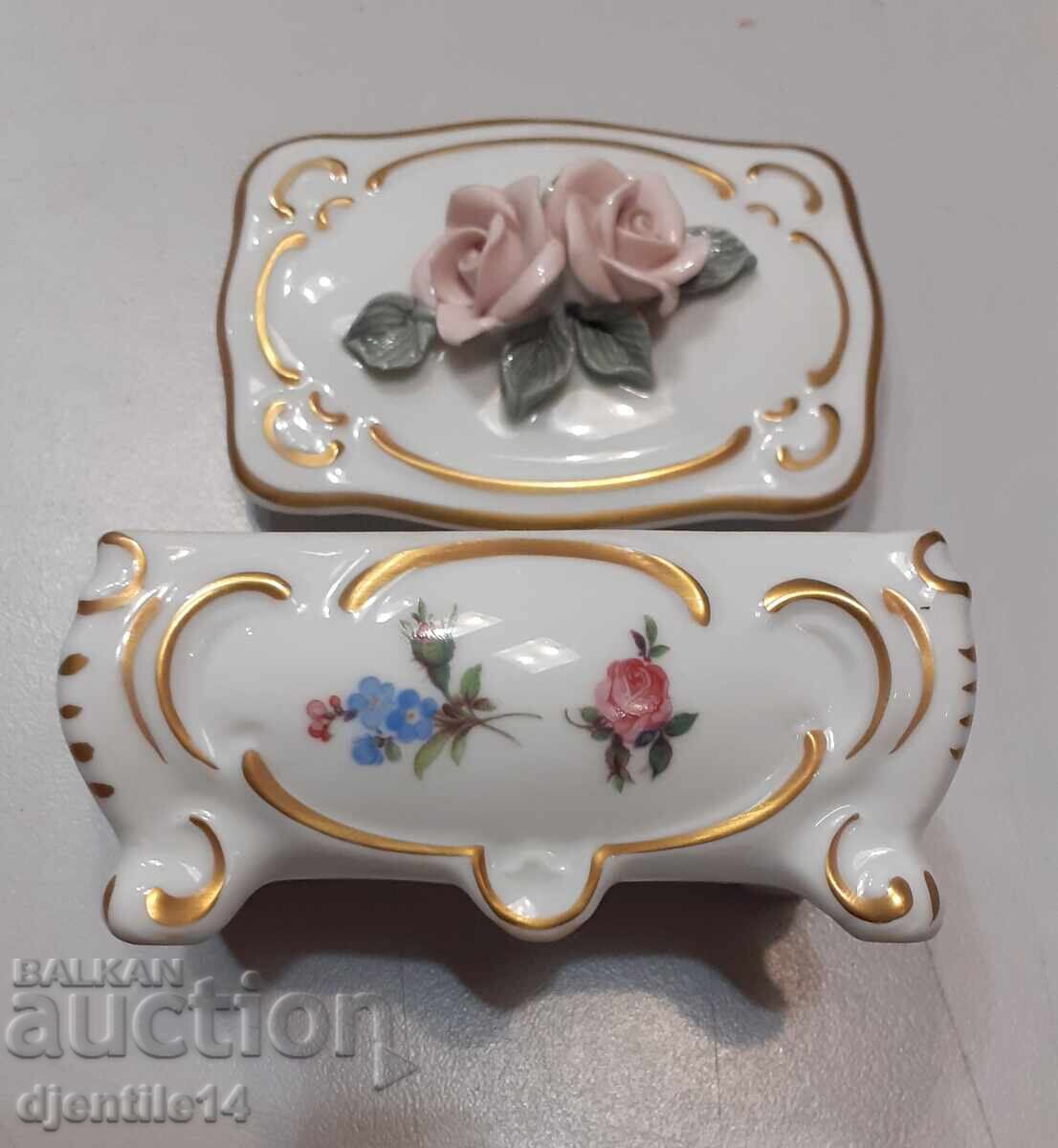 Porcelain box - 5 Porcelain box - 5