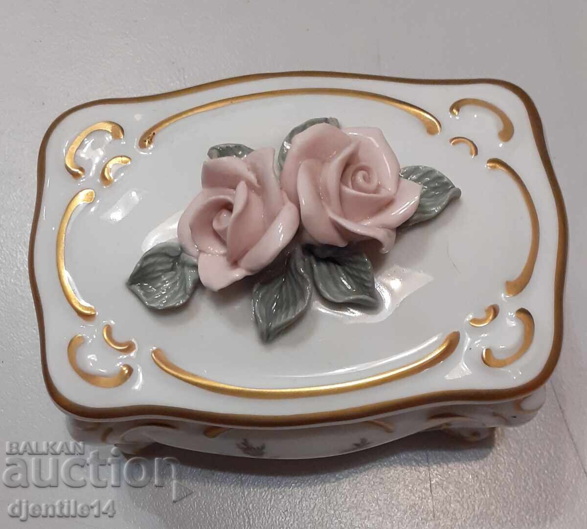 Κουτί από πορσελάνη