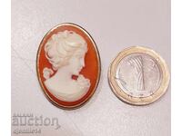 Cameo brooch