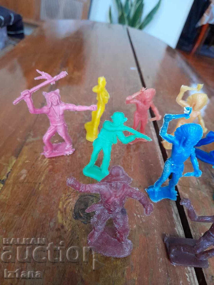 Old Native American figurines with price 37.00 BGN | € 18.92 Old Native American figurines with price 37.00 BGN | € 18.92