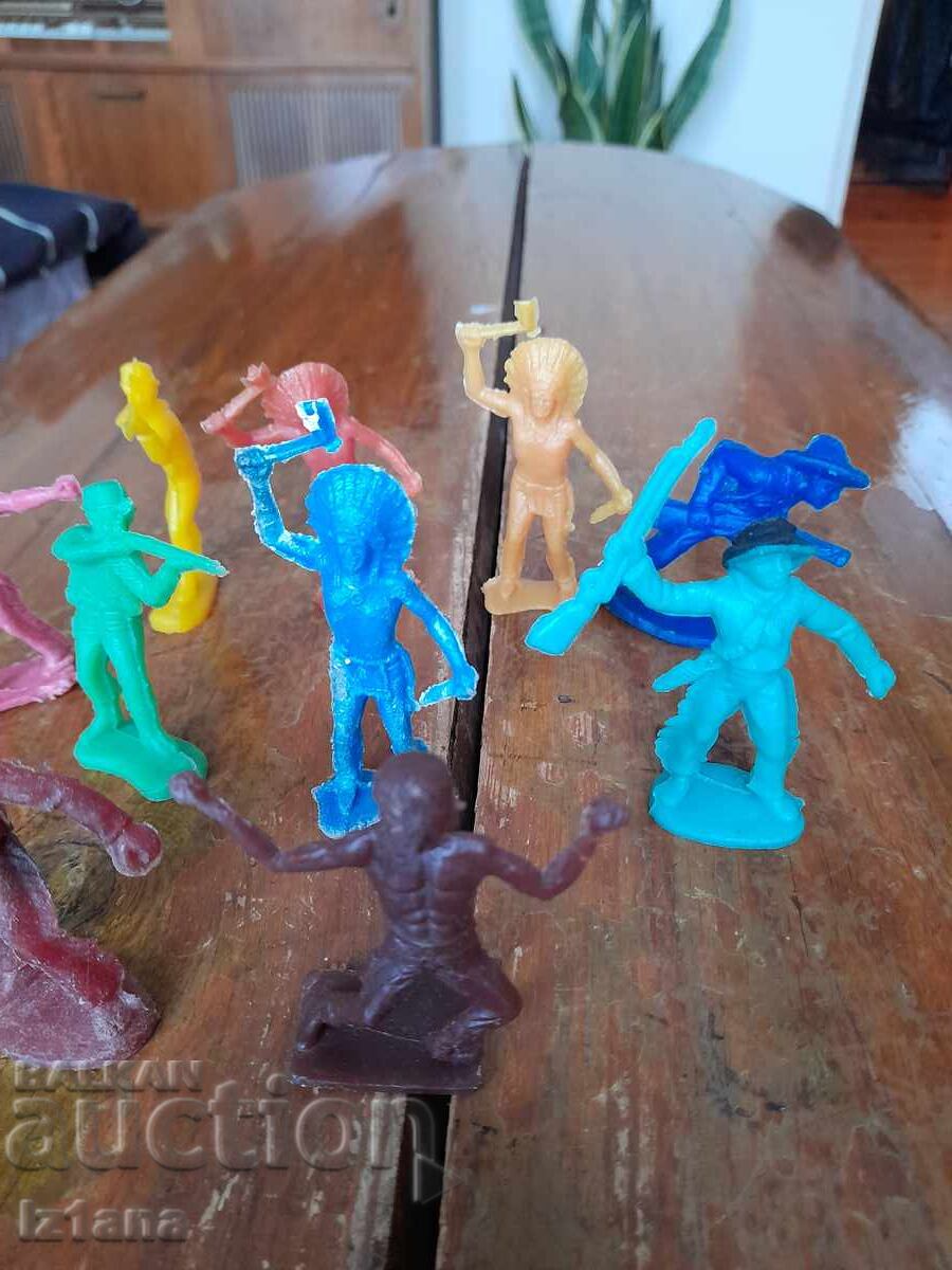 Auction Old Native American figurines Auction Old Native American figurines