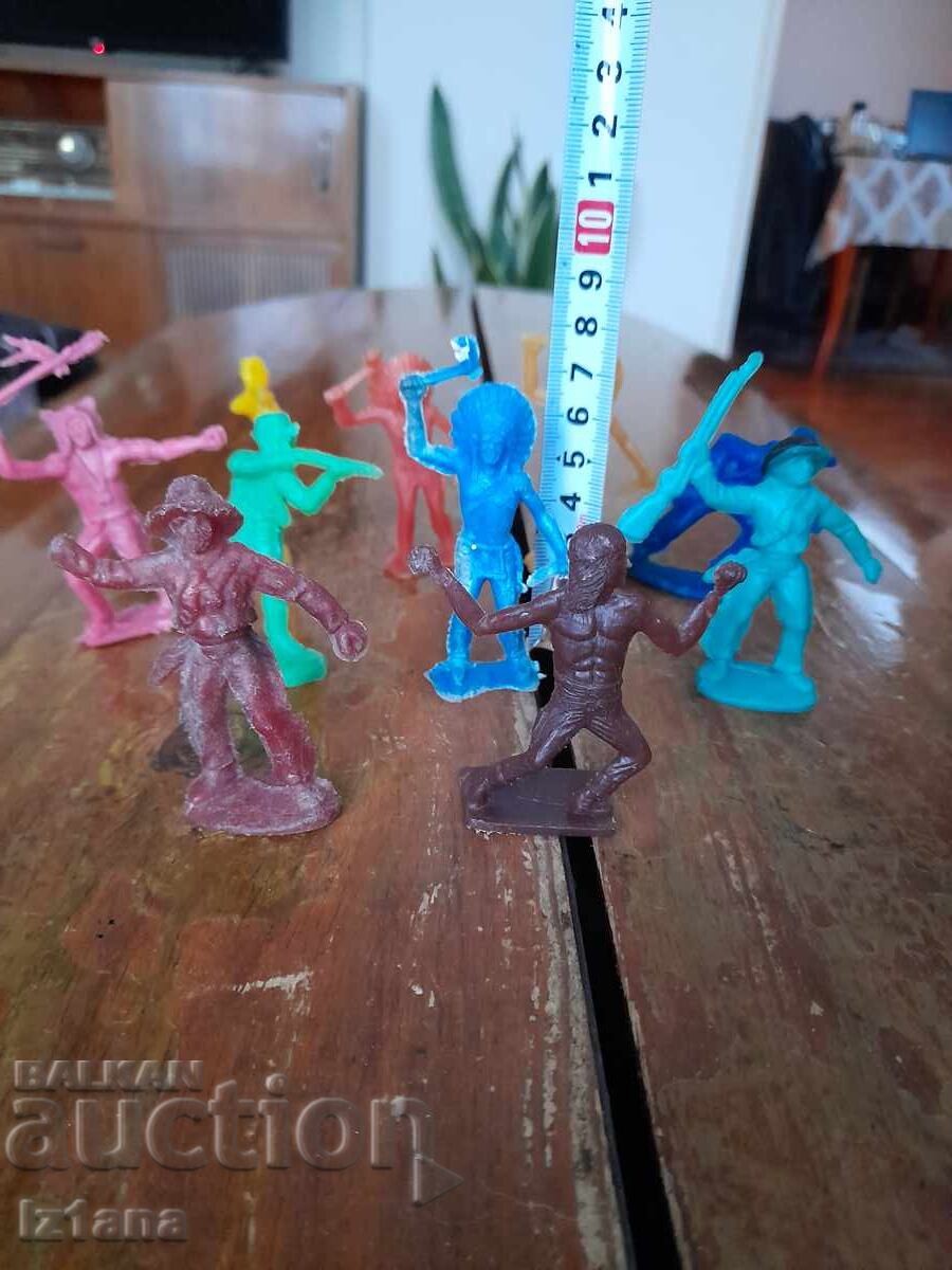 Delivery of Old Native American figurines Delivery of Old Native American figurines