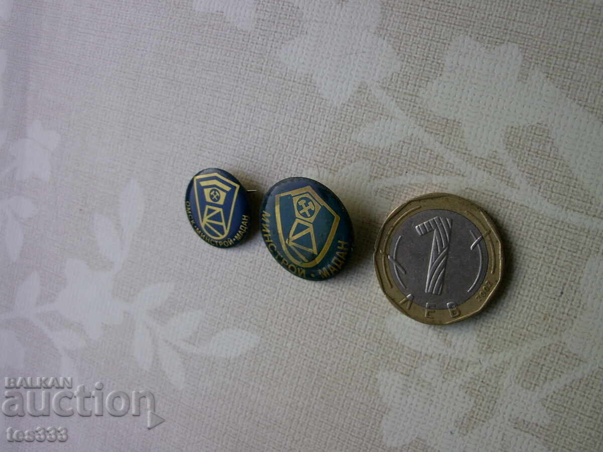 Auction  Badges lot small and large Minstroy Madan