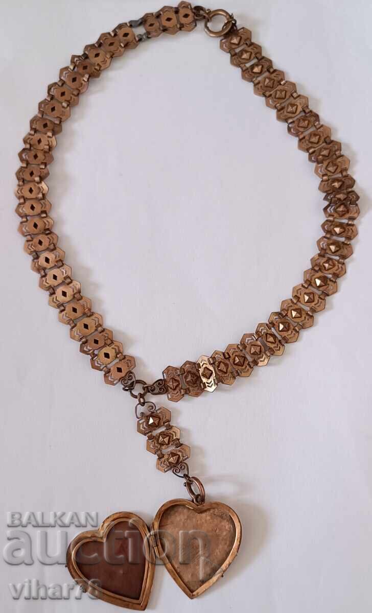 Auction old photo necklace Auction old photo necklace