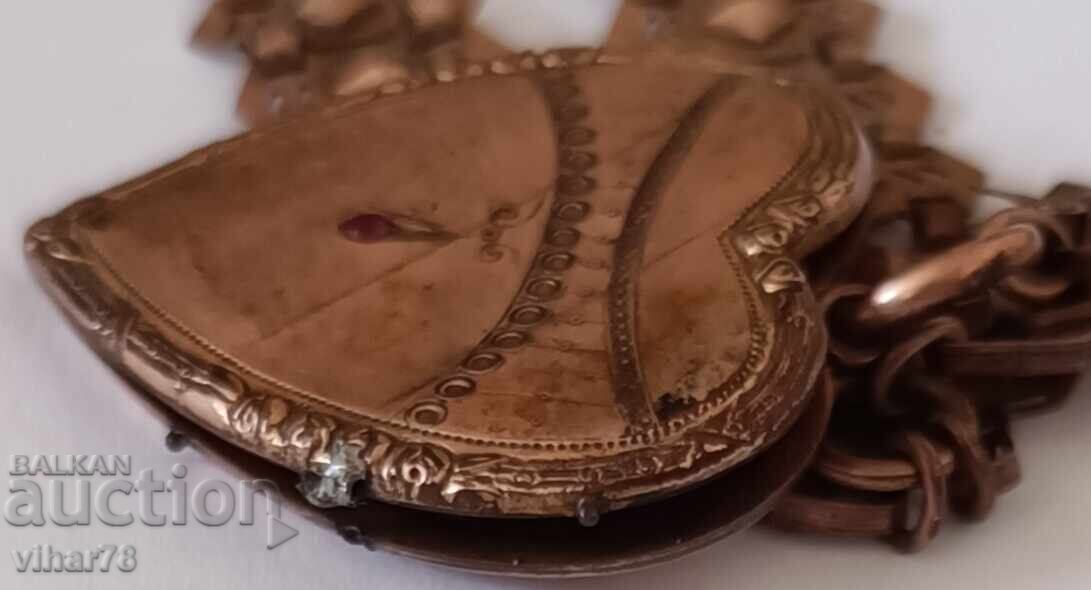 Delivery of old photo necklace Delivery of old photo necklace