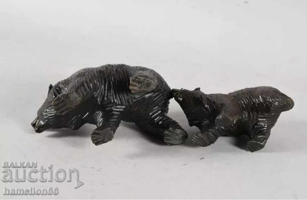 Auction Woodcarving, old, pair of bears. Sculpture, plastic Auction Woodcarving, old, pair of bears. Sculpture, plastic