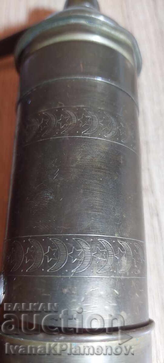 Moara de mirodenii din alama de epocă pentru colecționari cu preț 36.00 BGN | € 18.41 Moara de mirodenii din alama de epocă pentru colecționari cu preț 36.00 BGN | € 18.41