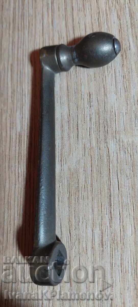 Moara de mirodenii din alama de epocă pentru colecționari - 6 Moara de mirodenii din alama de epocă pentru colecționari - 6