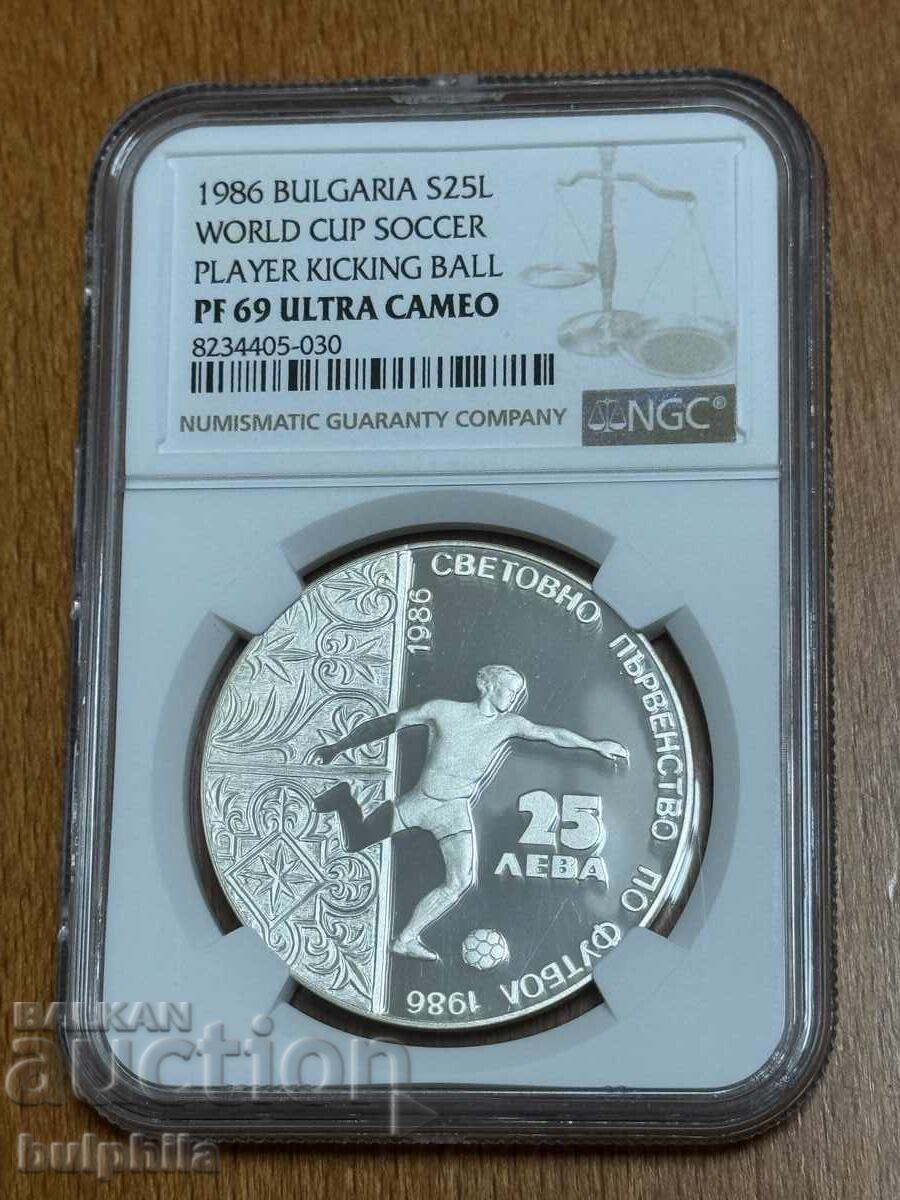 25 лева 1986 Футбол Мексико NGC PF 69 UC. Топ грейд!