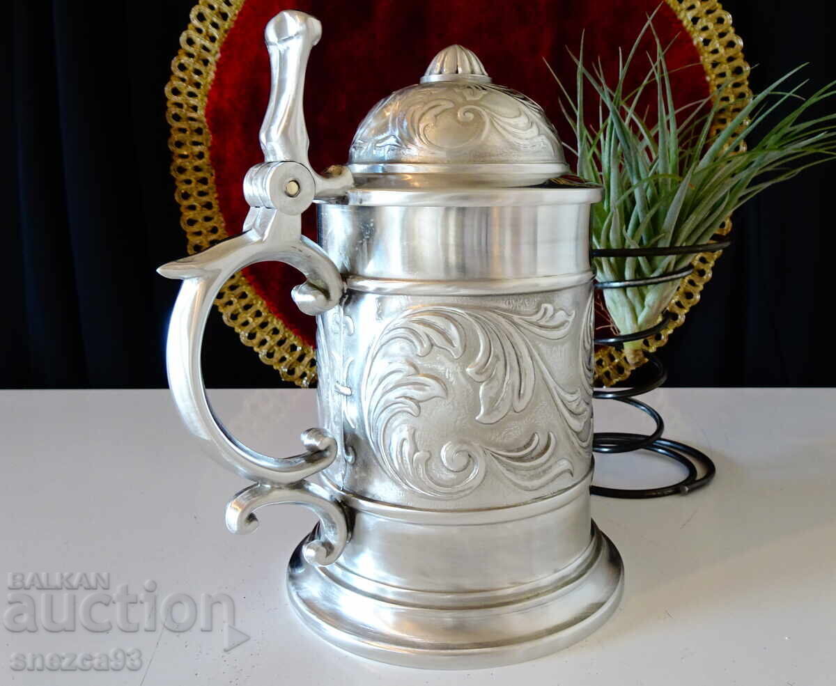 Auction Pewter mug, ornaments, royal lily. Auction Pewter mug, ornaments, royal lily.