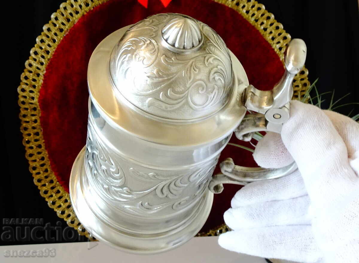 Pewter mug, ornaments, royal lily. - 5 Pewter mug, ornaments, royal lily. - 5