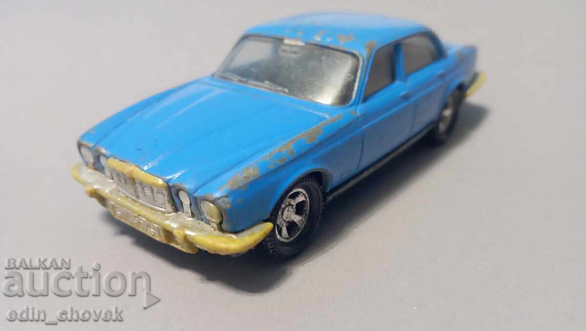 1/43 BG Micro-67 Razgrad Matchbox Jaguar culoare rară BZC