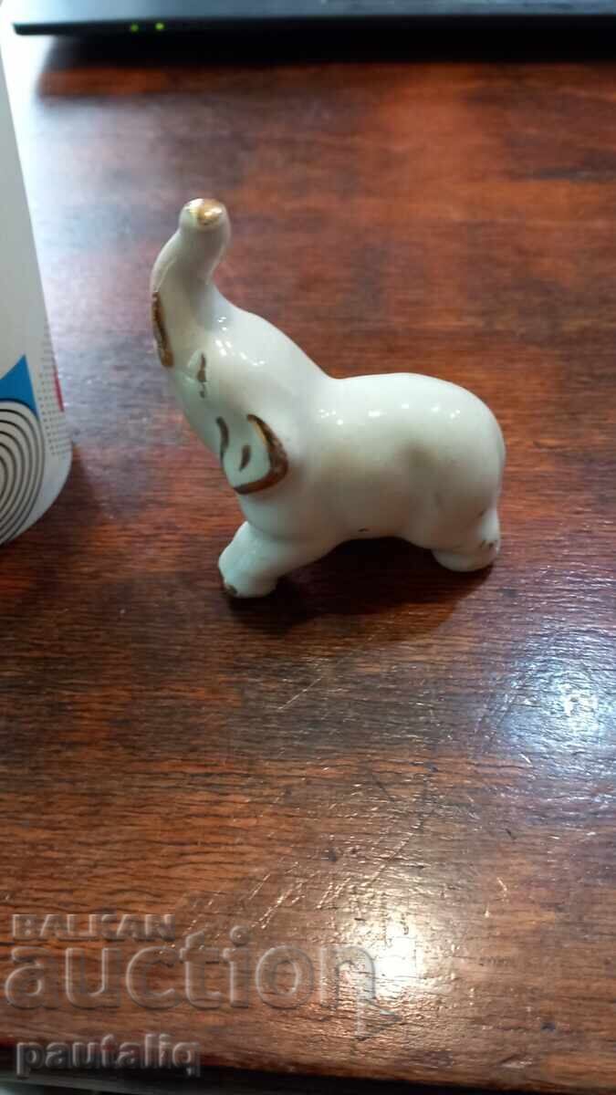 FIGURA VECHE DE PORCELAN