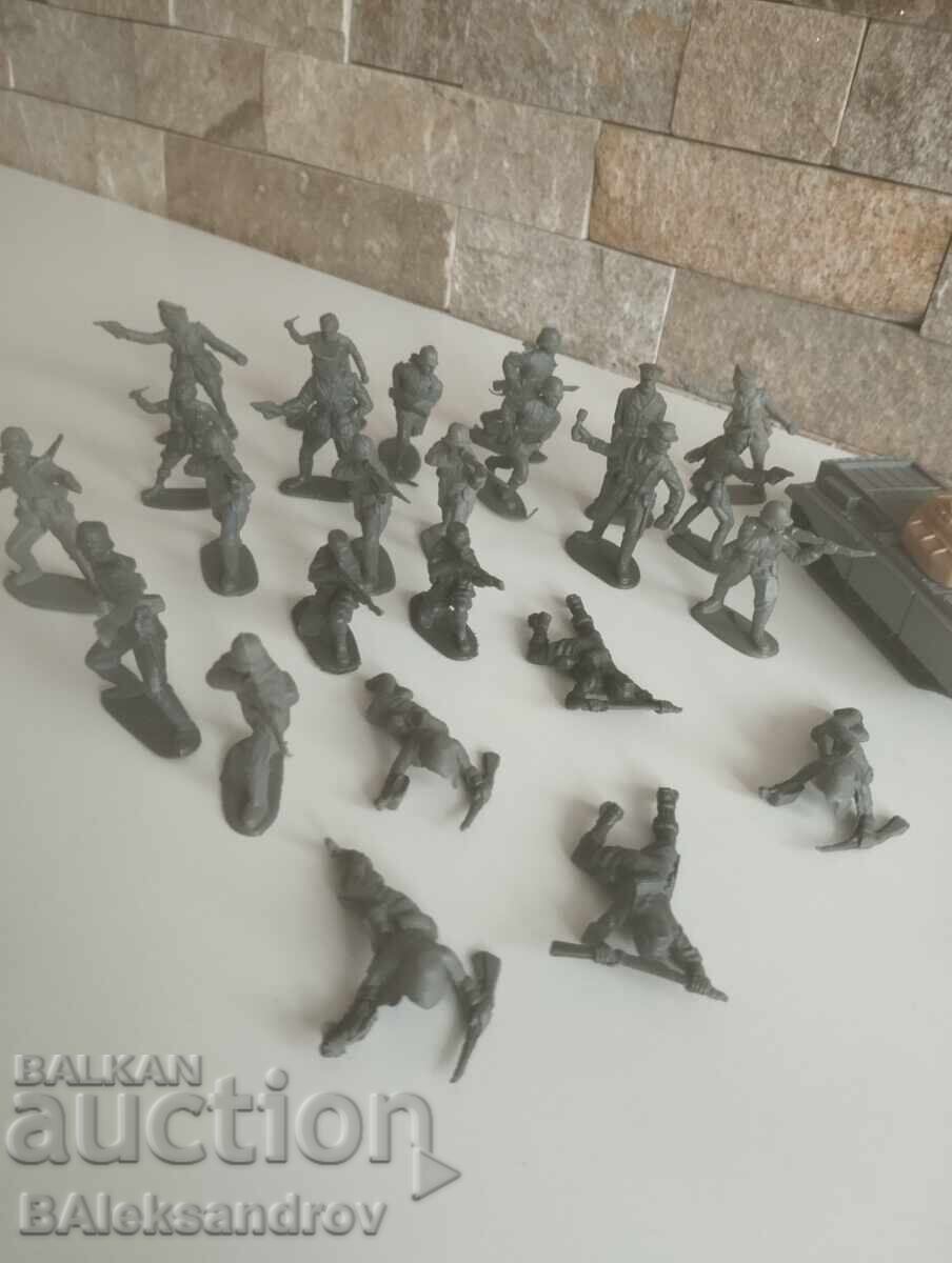 Auction Lot of soldiers 50 pcs. Auction Lot of soldiers 50 pcs.