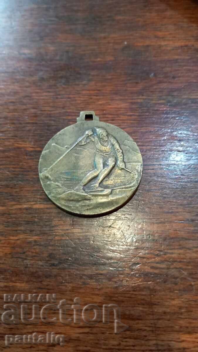 Auction MEDAL SKI SKIER ROW Auction MEDAL SKI SKIER ROW