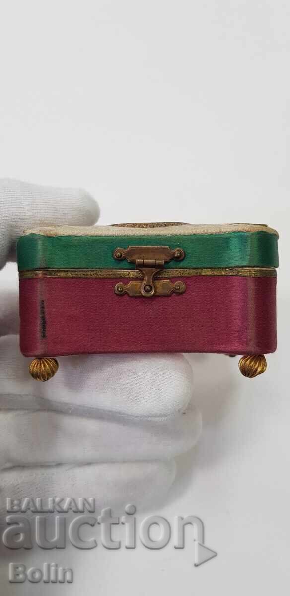 Unique gift jewelry box Princess Evdokia Nadezhda with price 2400.00 BGN | € 1227.10 Unique gift jewelry box Princess Evdokia Nadezhda with price 2400.00 BGN | € 1227.10