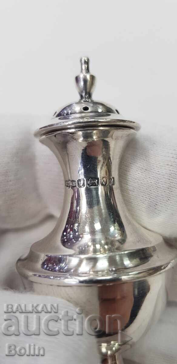 Saliera victoriană din argint Anglia 925 î.Hr secolul 19-20 cu preț 190.00 BGN | € 97.15 Saliera victoriană din argint Anglia 925 î.Hr secolul 19-20 cu preț 190.00 BGN | € 97.15