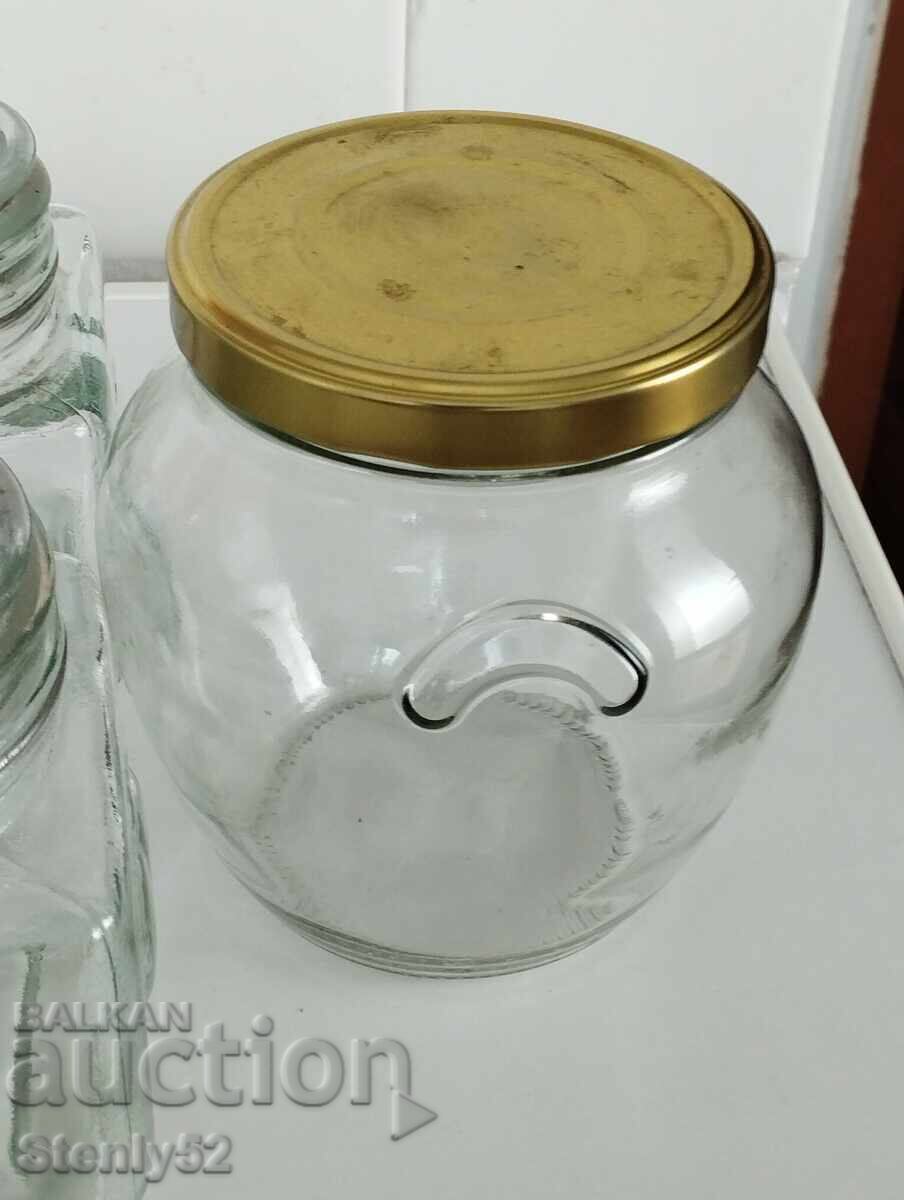 Delivery of 4 glass jars for spices, tea, coffee, sugar. Delivery of 4 glass jars for spices, tea, coffee, sugar.