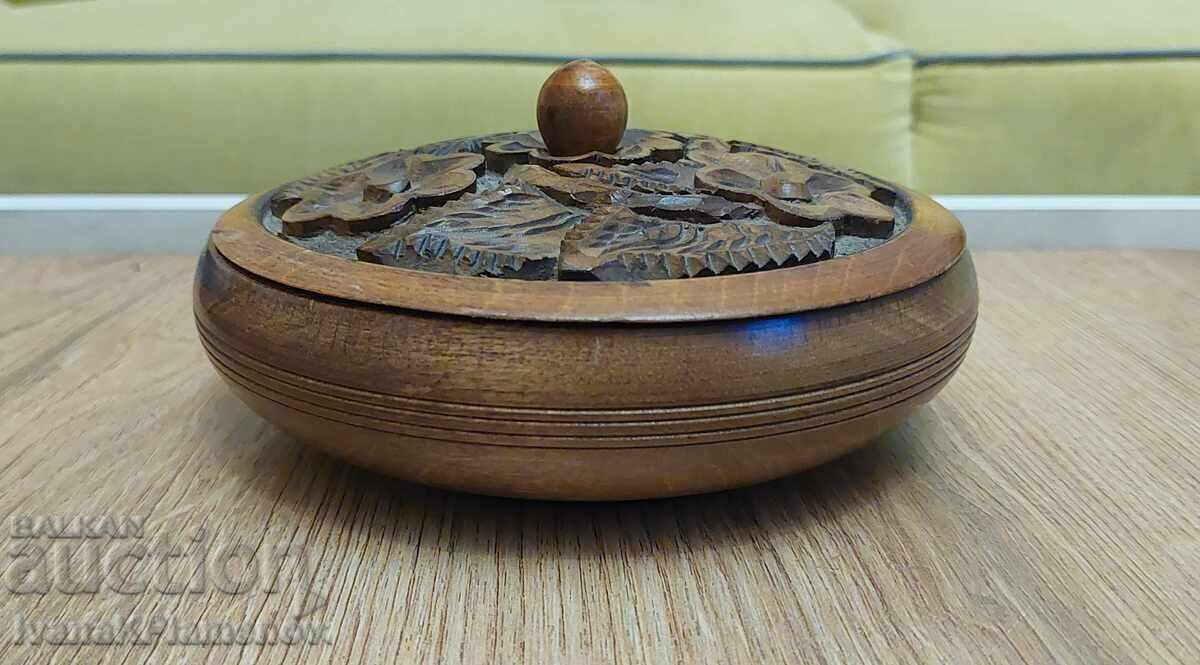 Кутия дърворезба за колекционери отлична с цена 30.00 лв. | € 15.34 Кутия дърворезба за колекционери отлична с цена 30.00 лв. | € 15.34