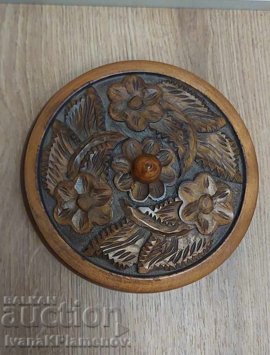 Licitație Cutie sculptată pentru colecționari excelentă