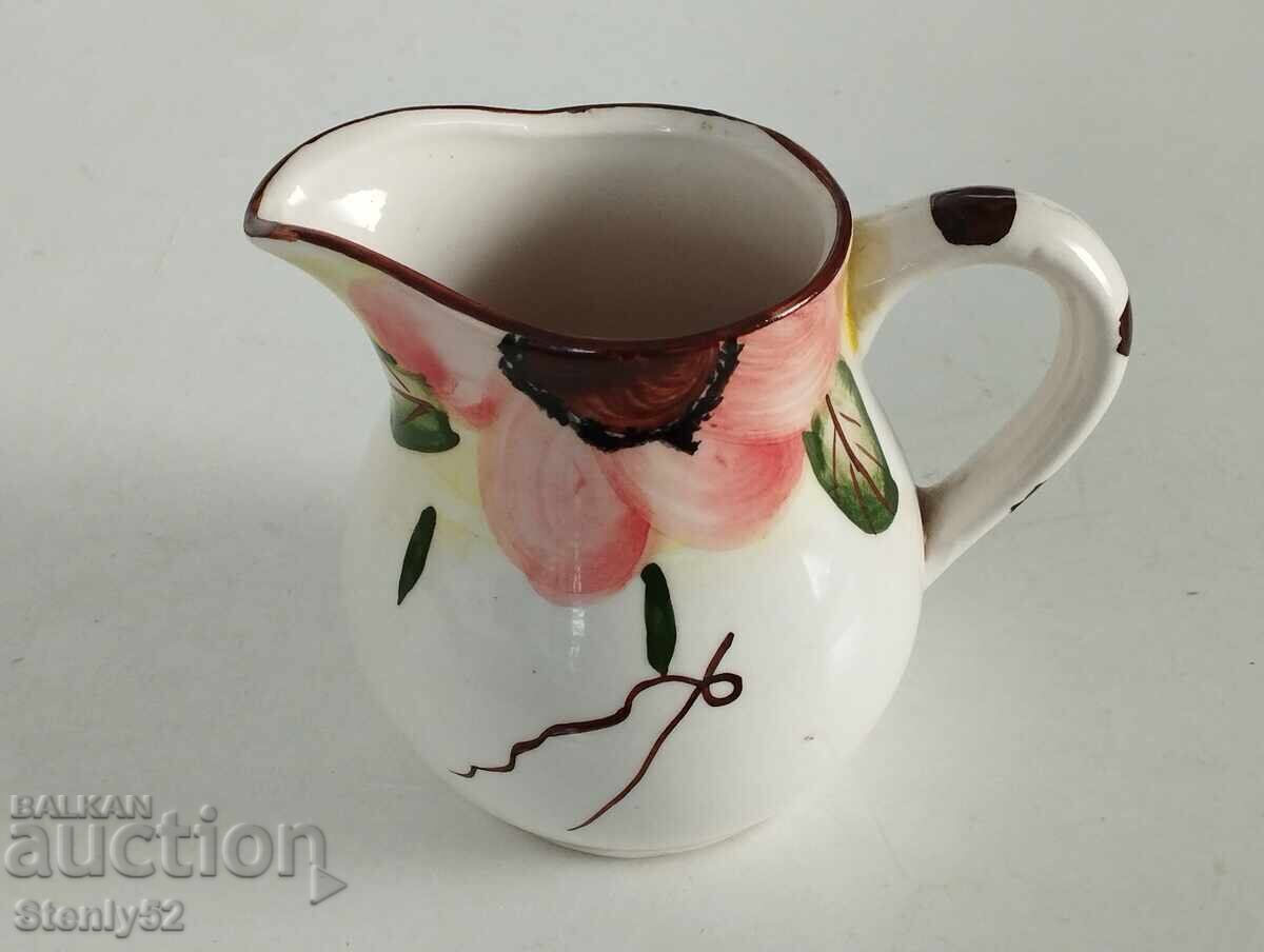 Urcior de lapte, dressing, smântână, sosuri.