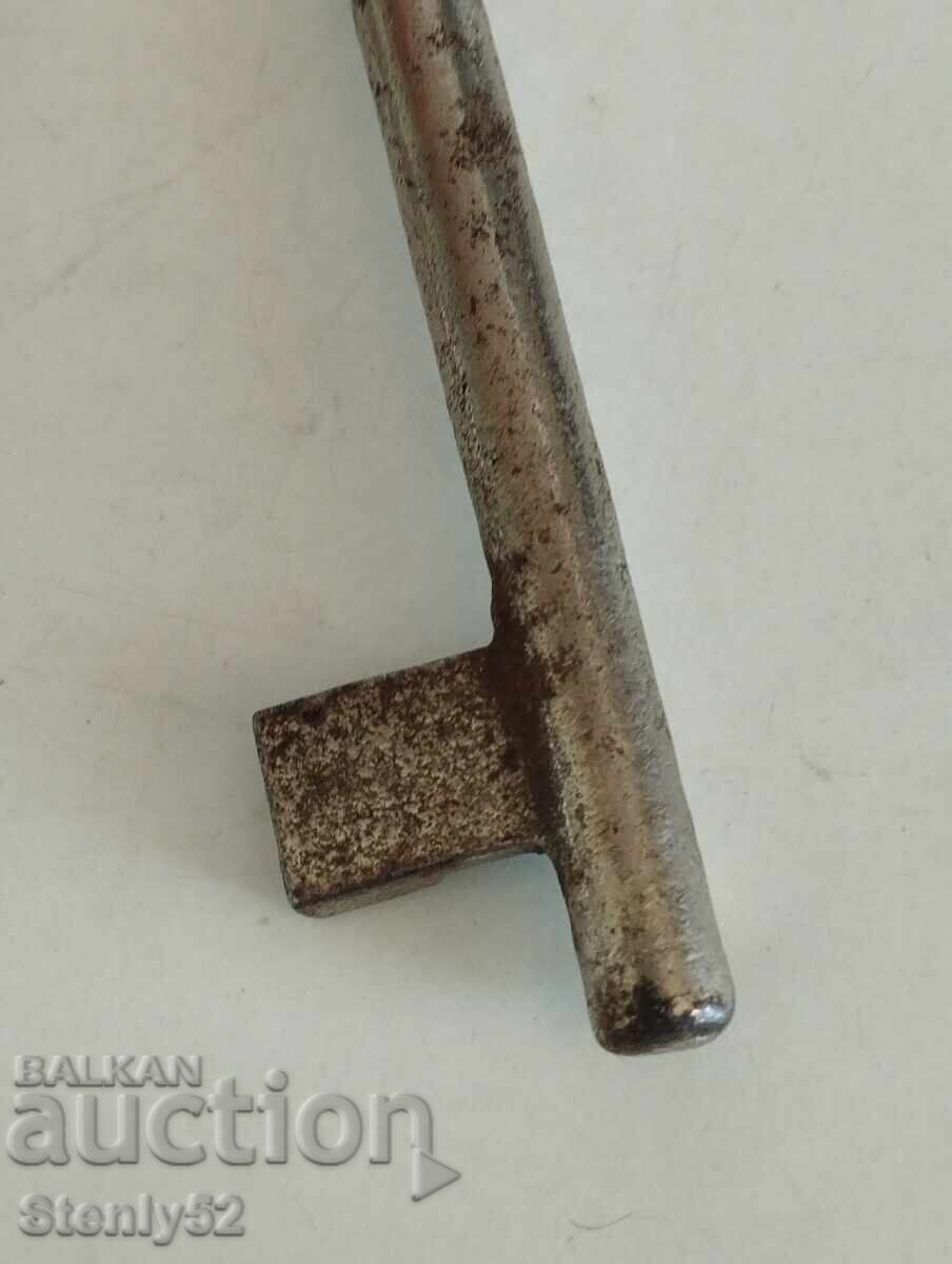 3 pcs. old large iron keys 11.5 cm. with price 15.00 BGN | € 7.67 3 pcs. old large iron keys 11.5 cm. with price 15.00 BGN | € 7.67