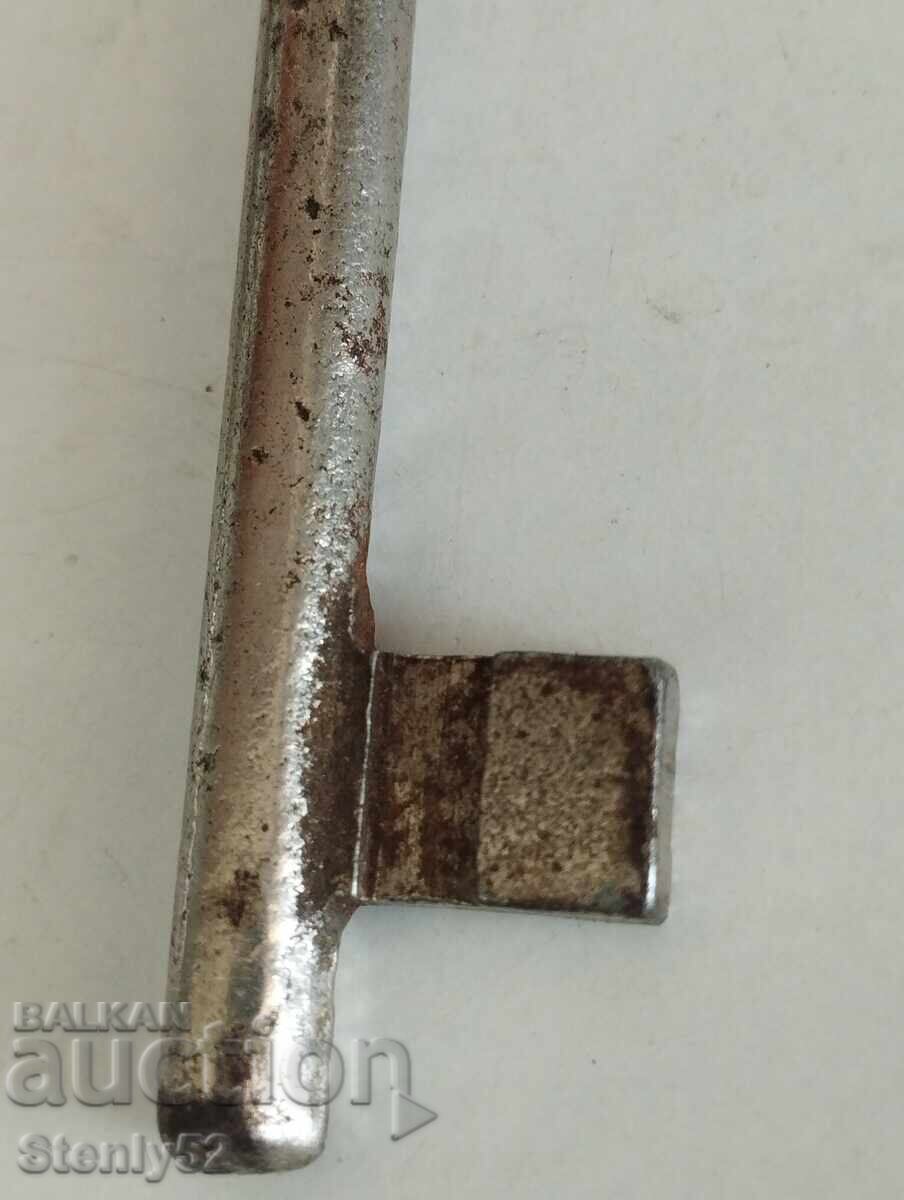 Auction 3 pcs. old large iron keys 11.5 cm. Auction 3 pcs. old large iron keys 11.5 cm.