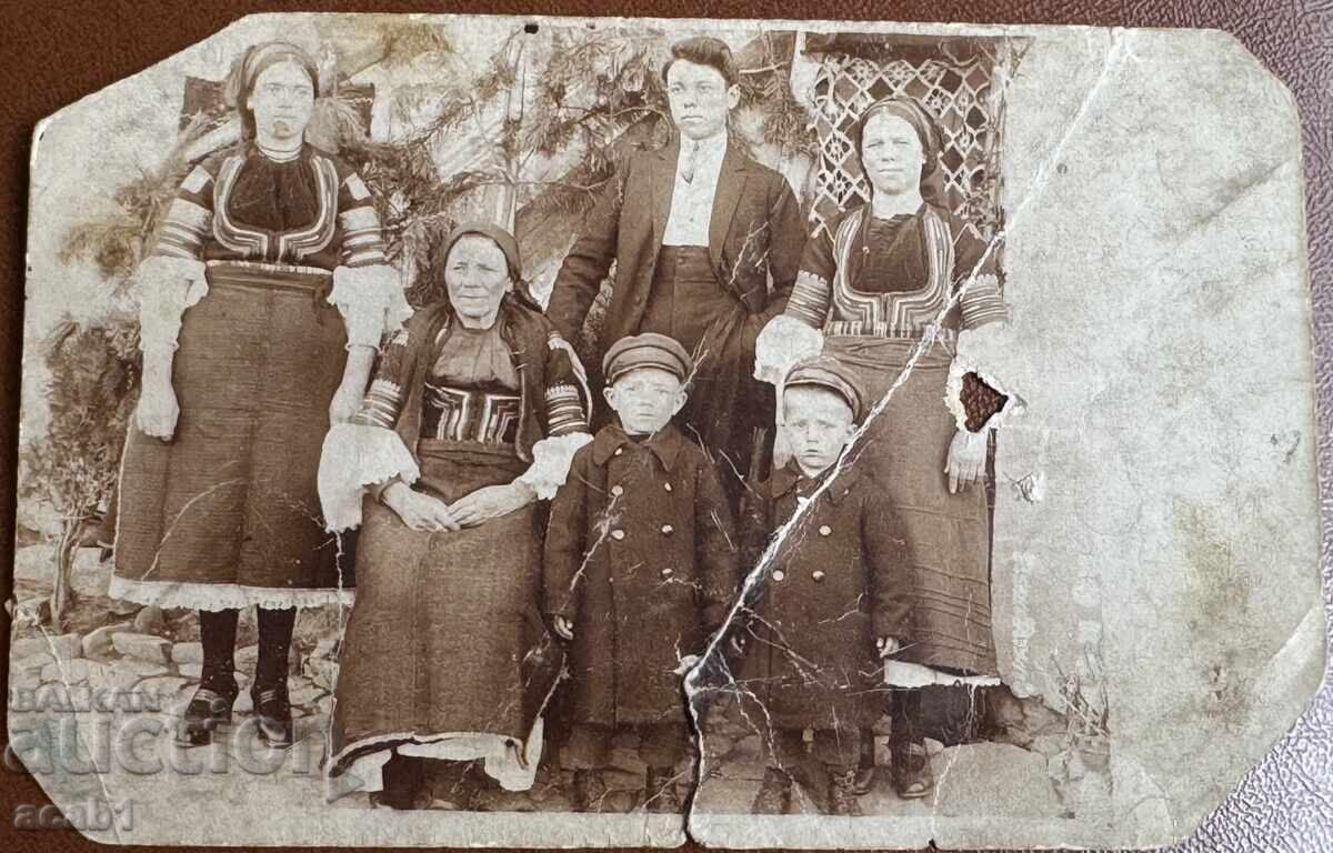 Family photographs of the 1920s with price 14.99 BGN | € 7.66 Family photographs of the 1920s with price 14.99 BGN | € 7.66