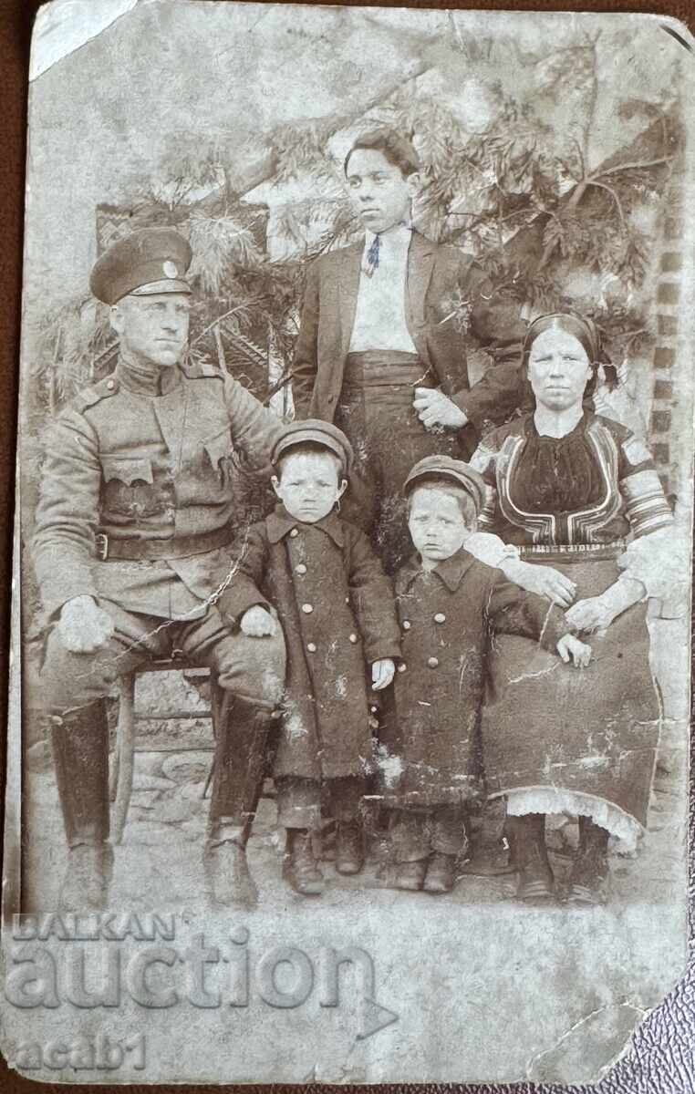 Delivery of Family photographs of the 1920s Delivery of Family photographs of the 1920s