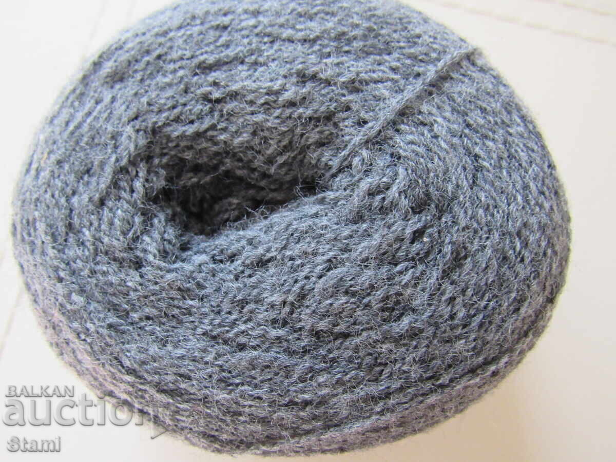 Прежда сив цвят 32 грама с цена 2.00 лв. | € 1.02 Прежда сив цвят 32 грама с цена 2.00 лв. | € 1.02