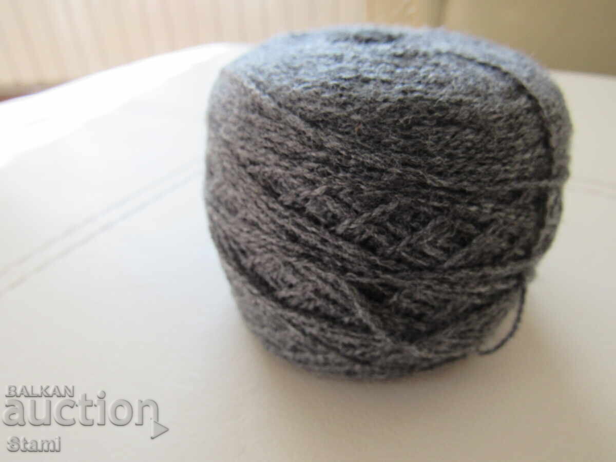 Аукцион Прежда сив цвят 32 грама Аукцион Прежда сив цвят 32 грама