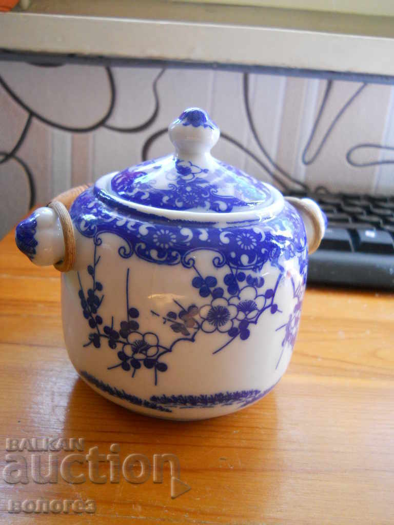 Porcelain sugar bowl (Japan)