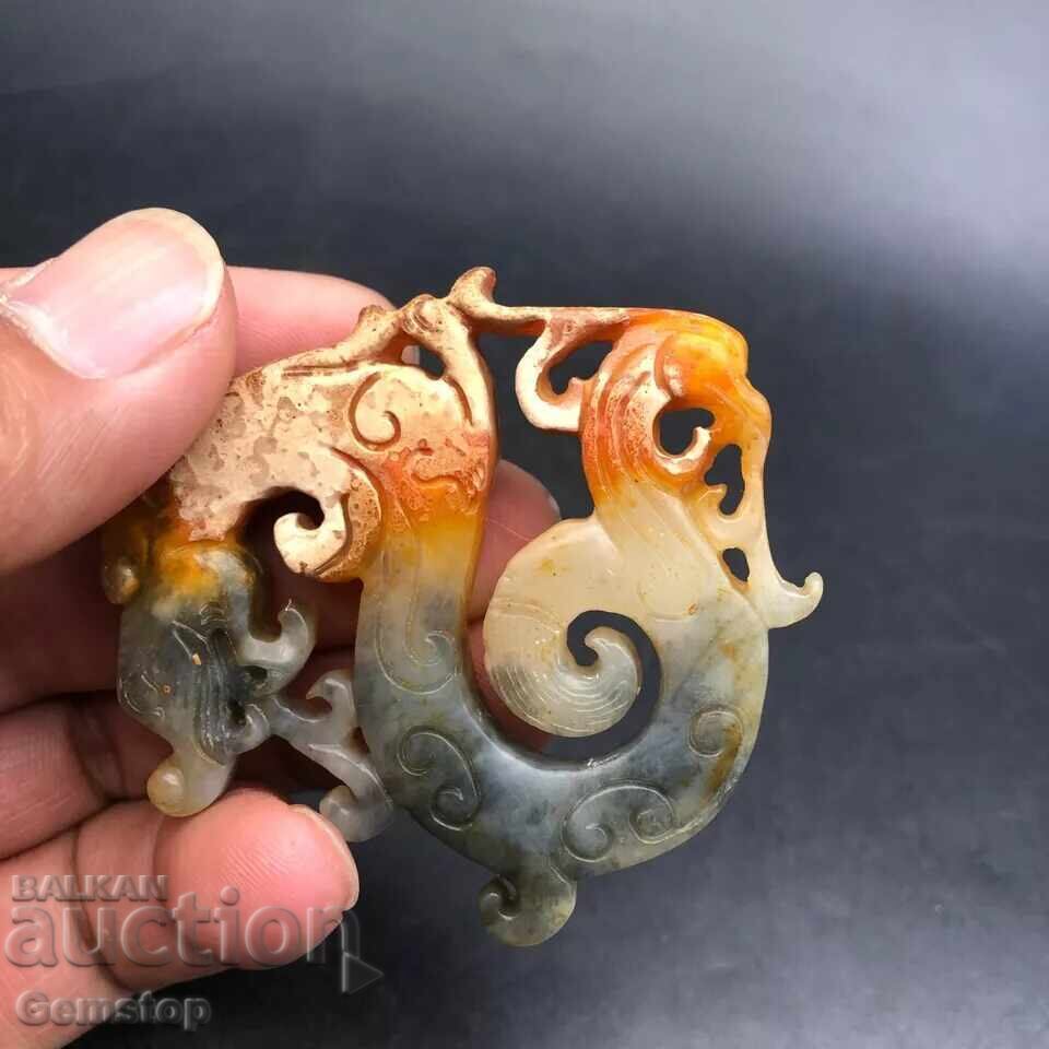 Auction 227.70 pcs natural jade dragon amulet Auction 227.70 pcs natural jade dragon amulet