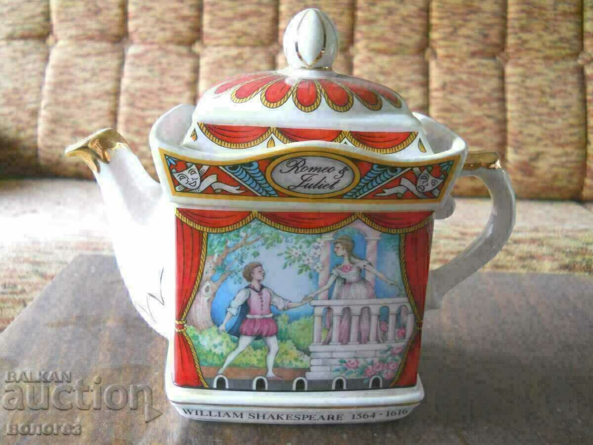 Porcelain teapot "Romeo and Juliet" - England