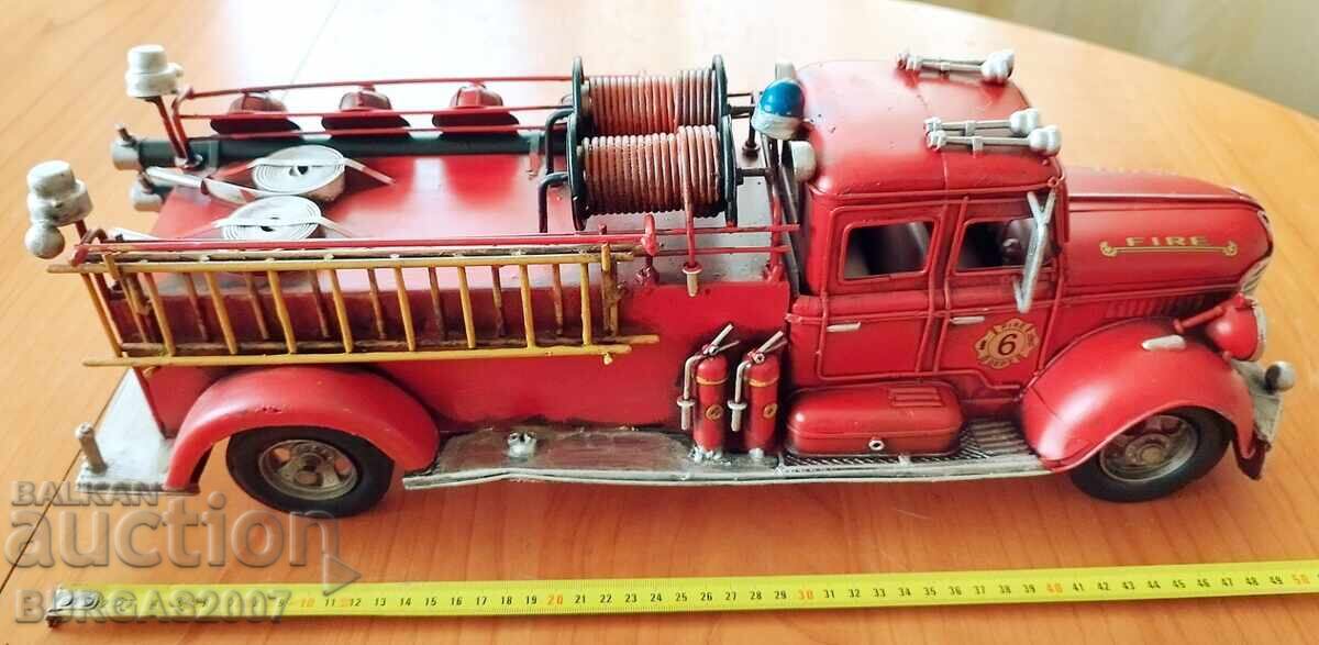 Auction Old tin toy, fire engine, 50cm. Auction Old tin toy, fire engine, 50cm.