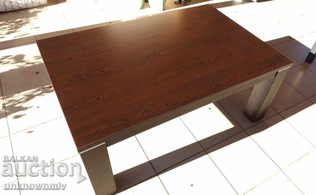 Τραπεζάκι σαλονιού