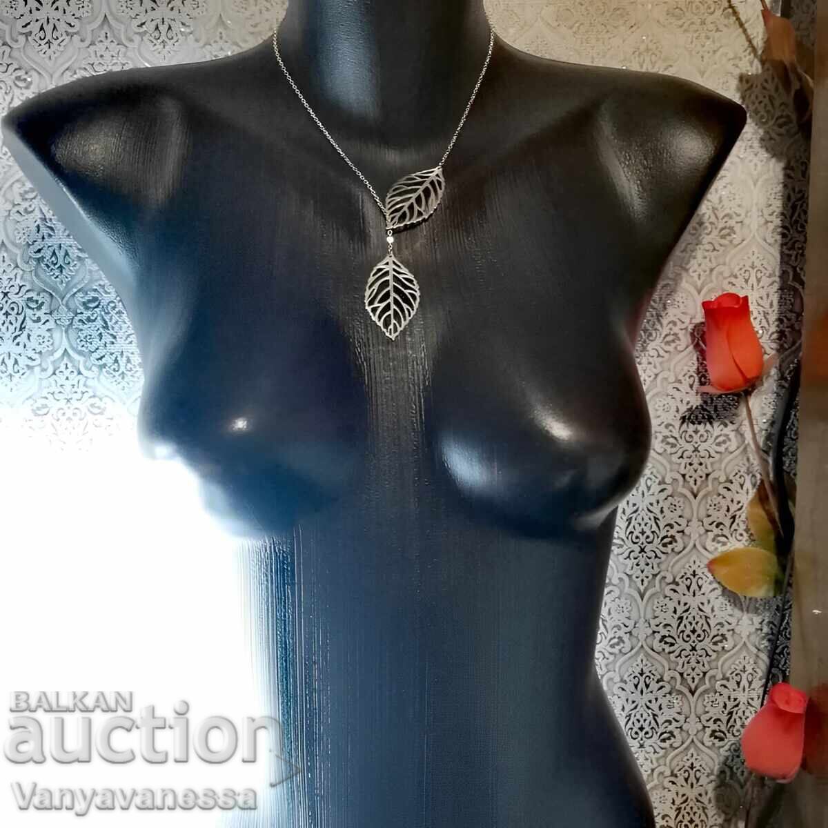 Дамско Колие Листо Сребристо с цена 4.00 лв. | € 2.05 Дамско Колие Листо Сребристо с цена 4.00 лв. | € 2.05