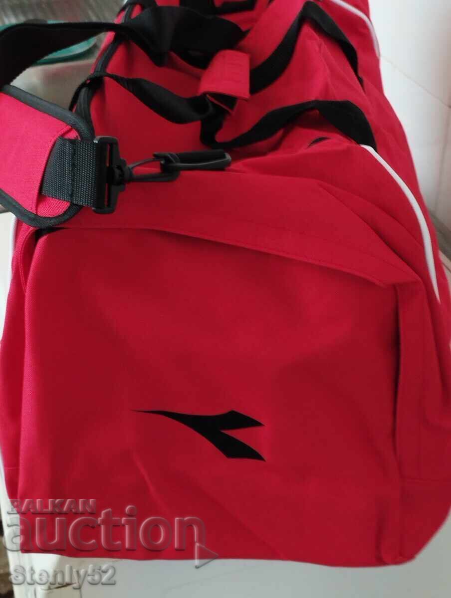 Geanta sport, geanta "DIADORA" cu dimensiunile 65/35/35 cm. cu preț € 30.00 | 58.67 BGN