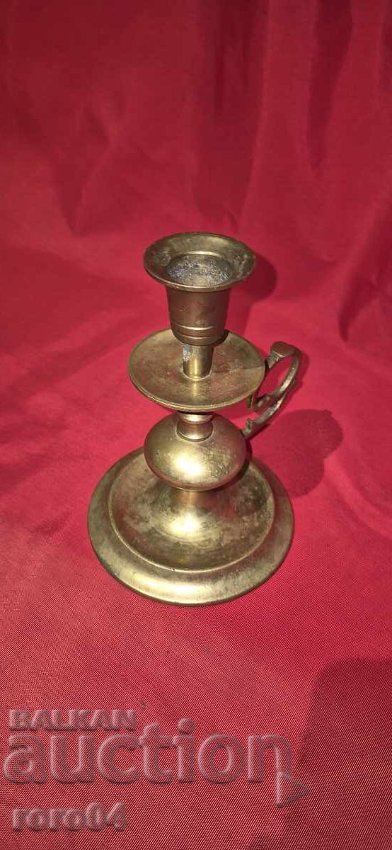 OLD BRONZE / BRASS CANDLEHOLDER with price 40.50 BGN | € 20.71 OLD BRONZE / BRASS CANDLEHOLDER with price 40.50 BGN | € 20.71