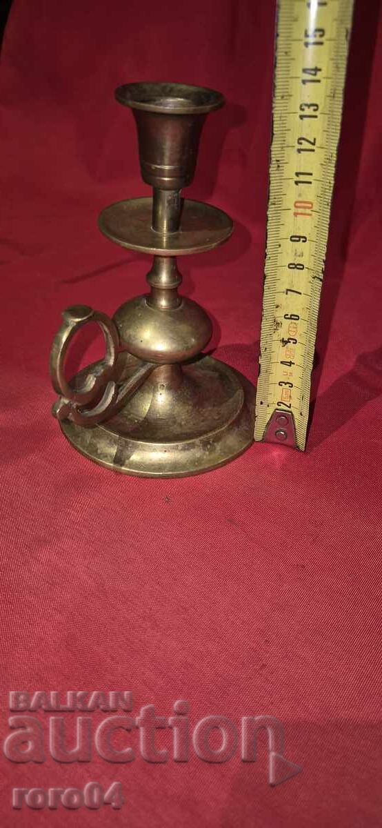 Delivery of OLD BRONZE / BRASS CANDLEHOLDER Delivery of OLD BRONZE / BRASS CANDLEHOLDER