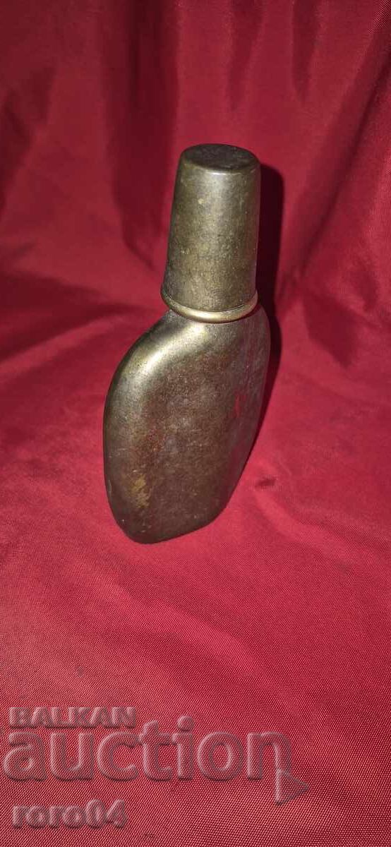 СТАРА БРОНЗОВА / МЕСИНГОВА МАНЕРКА с цена 49.50 лв. | € 25.31 СТАРА БРОНЗОВА / МЕСИНГОВА МАНЕРКА с цена 49.50 лв. | € 25.31