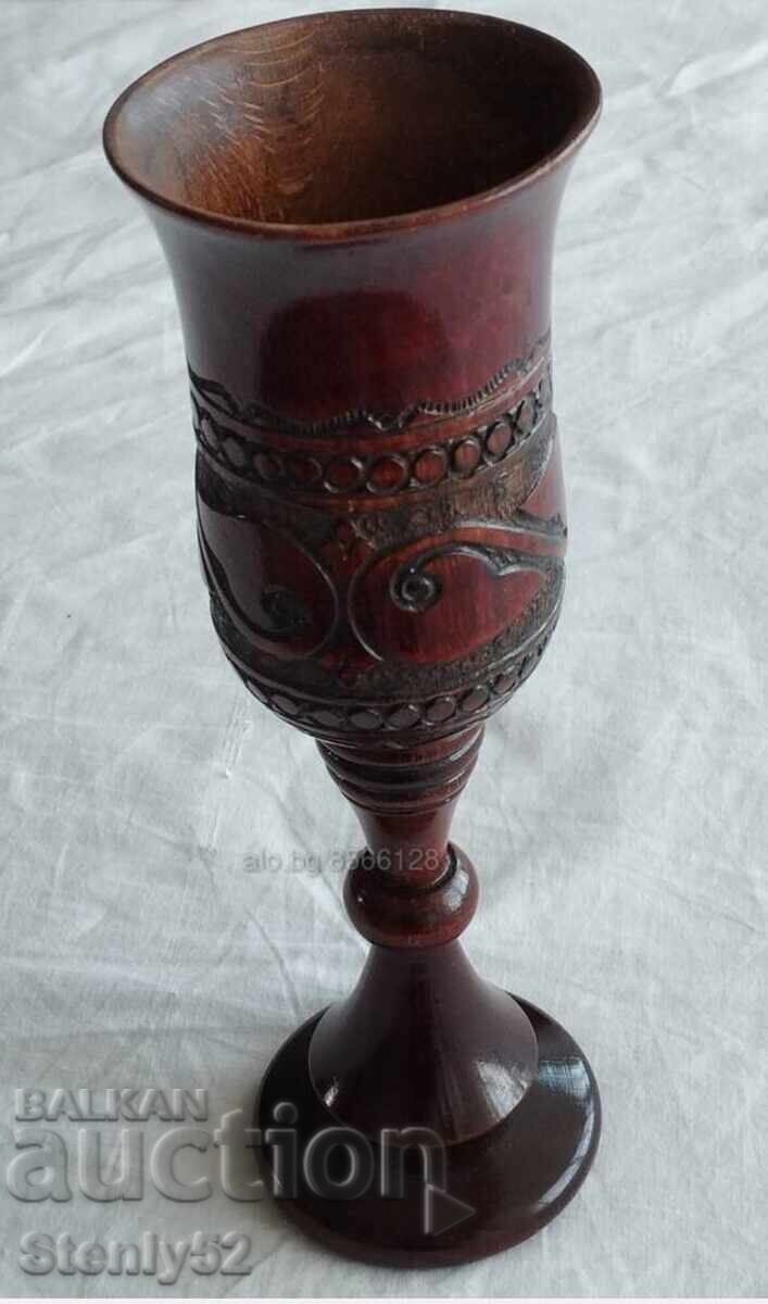 Vază indiană cu sculptură în lemn, realizată din lemn indian