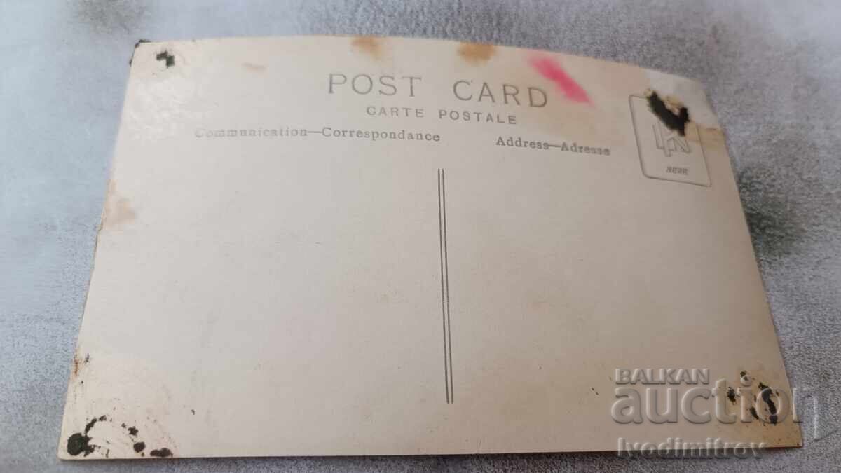 Photo Young men and women on a platform on the seashore with price 2.85 BGN | € 1.46 Photo Young men and women on a platform on the seashore with price 2.85 BGN | € 1.46